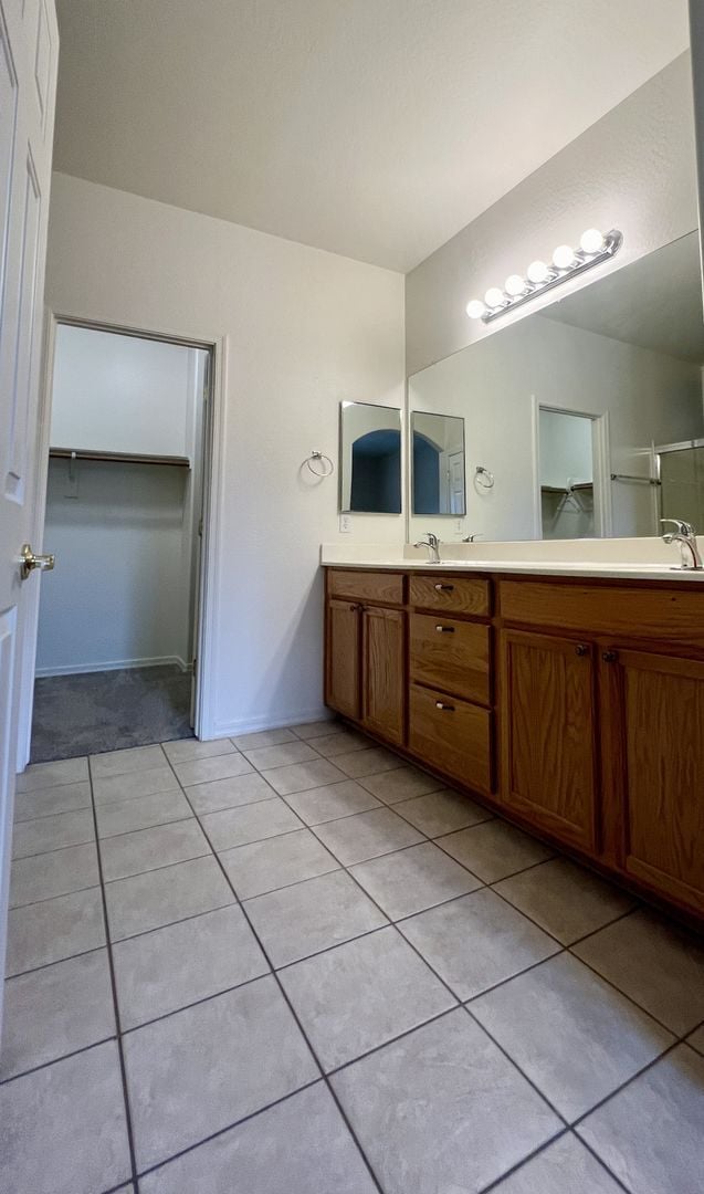 Building Photo - Gorgeous home in Viewpoint!