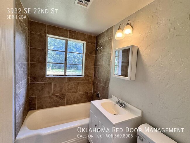 Building Photo - 3932 SE 22nd St