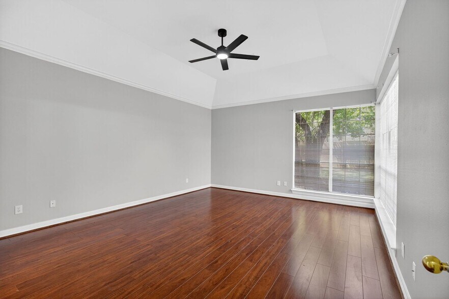 Building Photo - 3523 Shady Village Dr