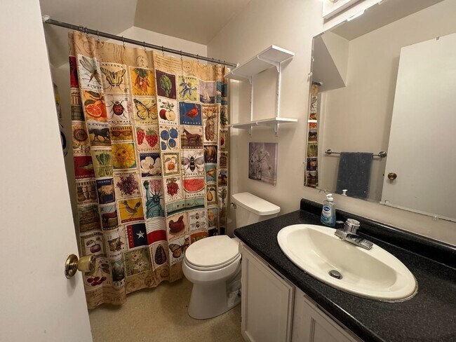 Building Photo - 3 Bedroom Condo in Hanover