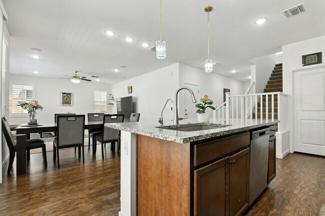 Building Photo - 4 Bedroom Single Family in Chandler