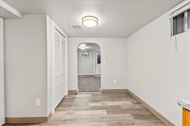 Building Photo - 1 Bedroom 1 Bathroom Basement Apartment on...