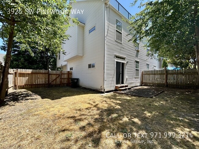 Building Photo - 3925 SW Pinewood Way