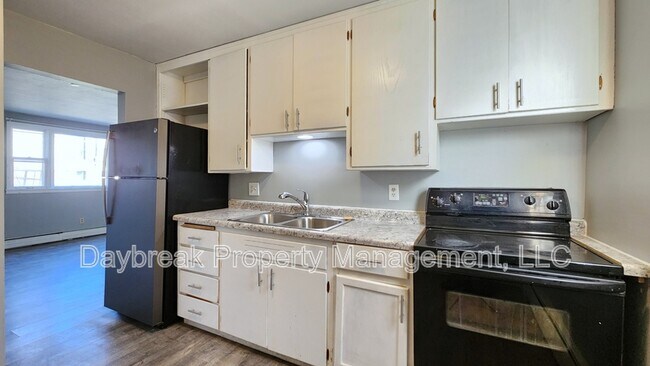 Building Photo - 811 7th Ave N