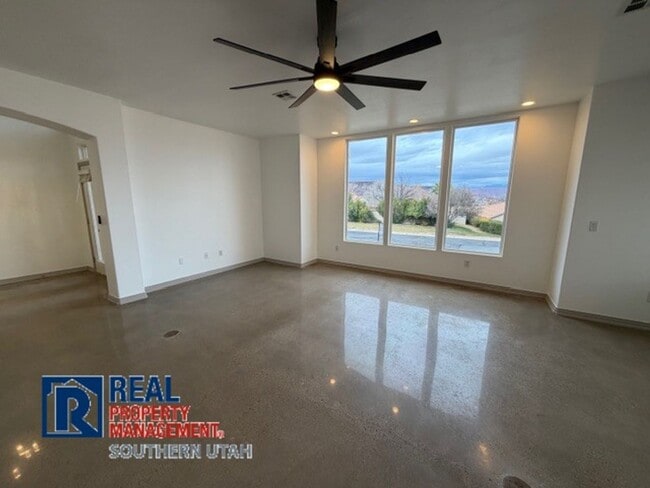 Building Photo - 2 weeks free if moved in by Feb 2nd!!!