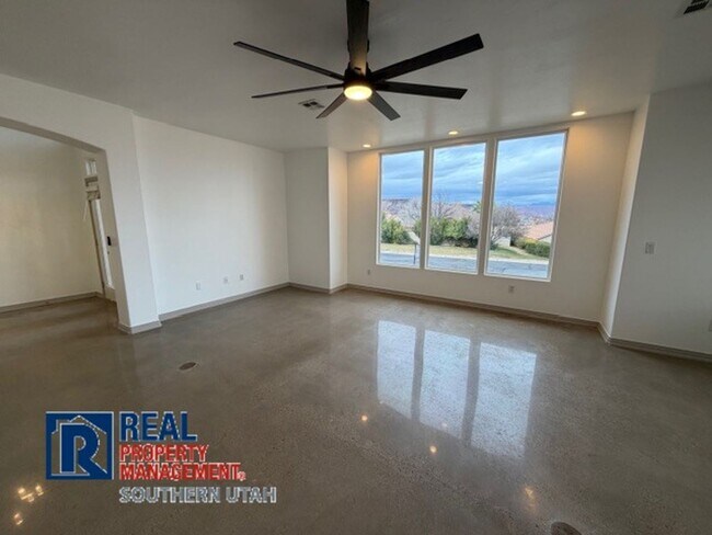 Building Photo - 2 weeks free if moved in by March 2nd!!!