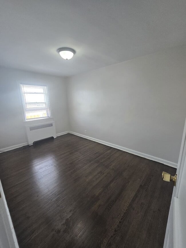 Building Photo - Spacious, Private, A Must-See Home in a Pr...