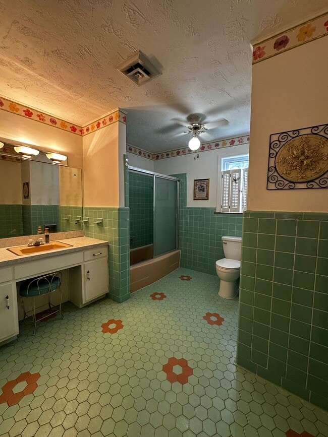 Building Photo - Partially furnished 3 bed/ 1.5 bath - Morr...
