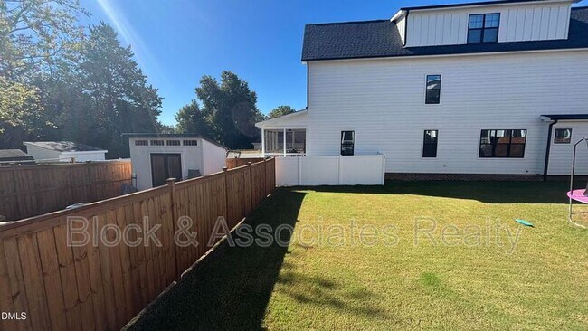 Building Photo - 200 E Moore St