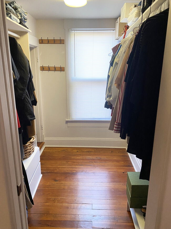 Walk-in closet - 609 S Lazelle St