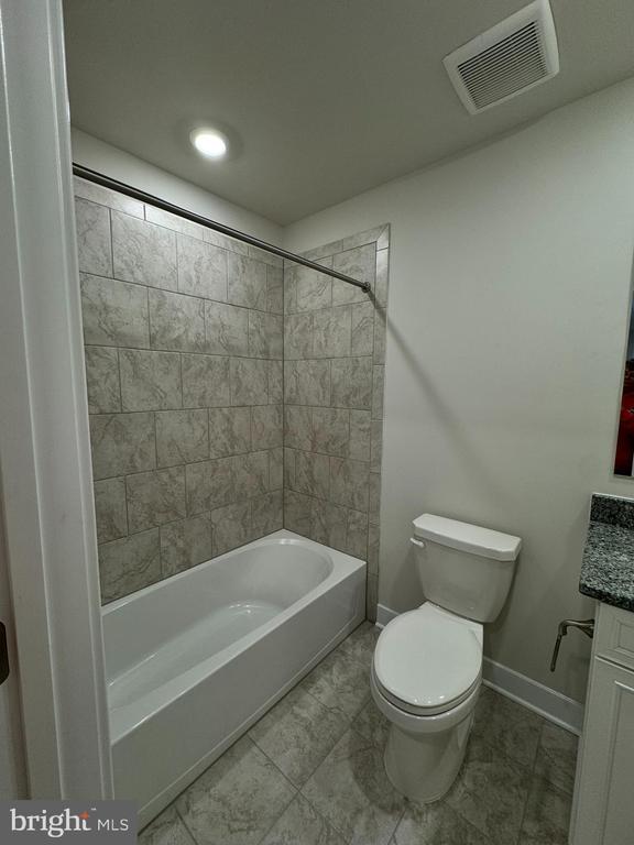 Building Photo - 2208 Winterberry Ln