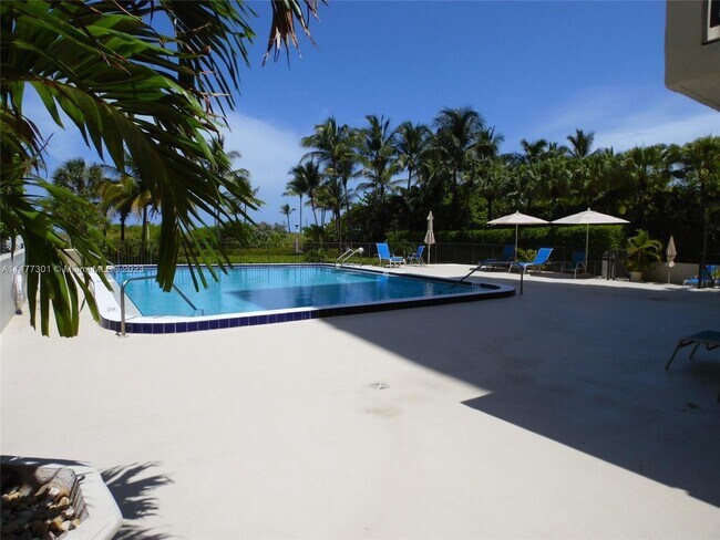Building Photo - 1623 Collins Ave