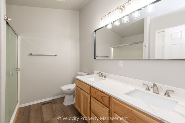 Building Photo - Beautifully Remodeled 4 Bedroom + Office H...