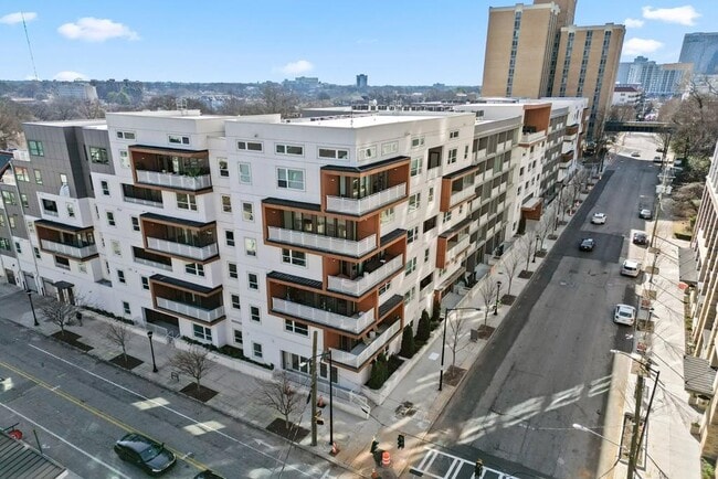 Building Photo - 775 Juniper St NE