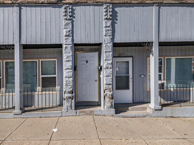 Building Photo - 2422 1/2 S 16th St