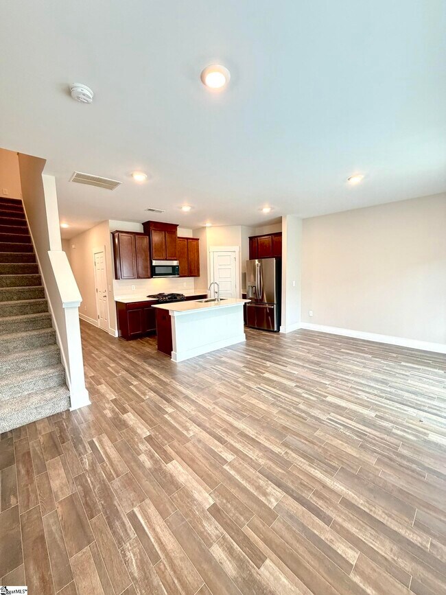 Building Photo - 424 Windsinger Ln