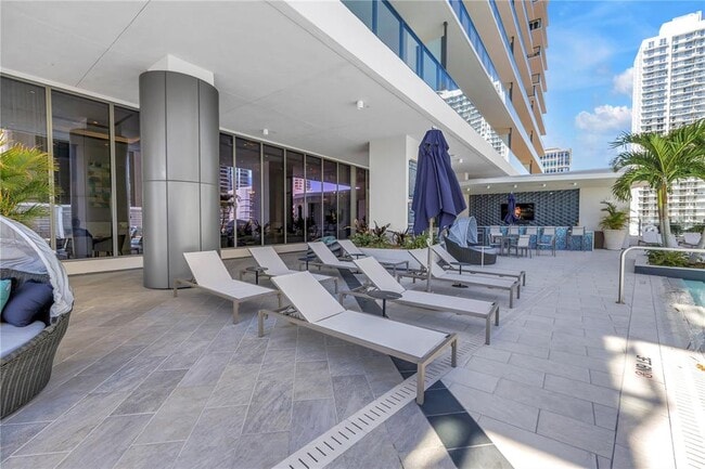 Building Photo - 275 1st Ave S