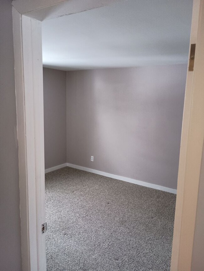 Building Photo - Private 2 bed 1.5 bath home in Spring Lake