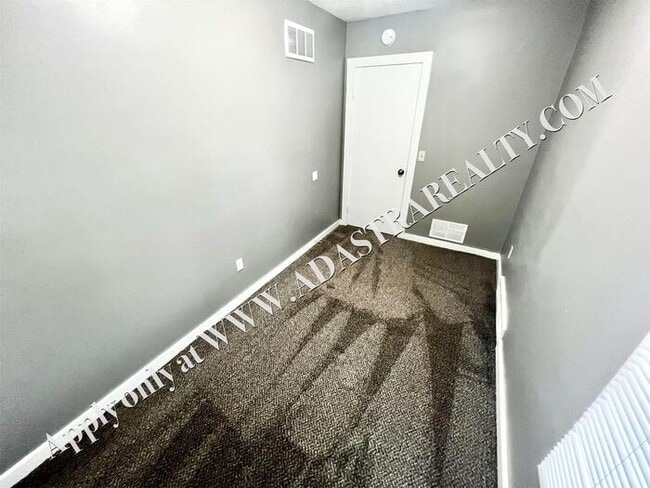 Building Photo - Cute and Affordable Olathe Apartment-Comin...