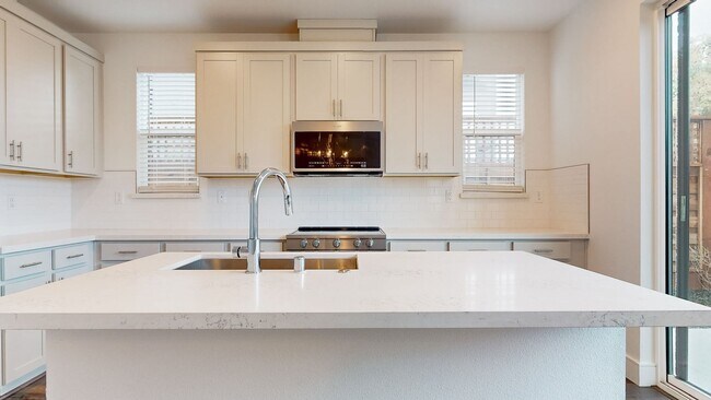 Building Photo - Beautiful and Bright 3 Bedroom 2.5 Bathroom Home with 2 Car Tandem Garage! PG&E Included!