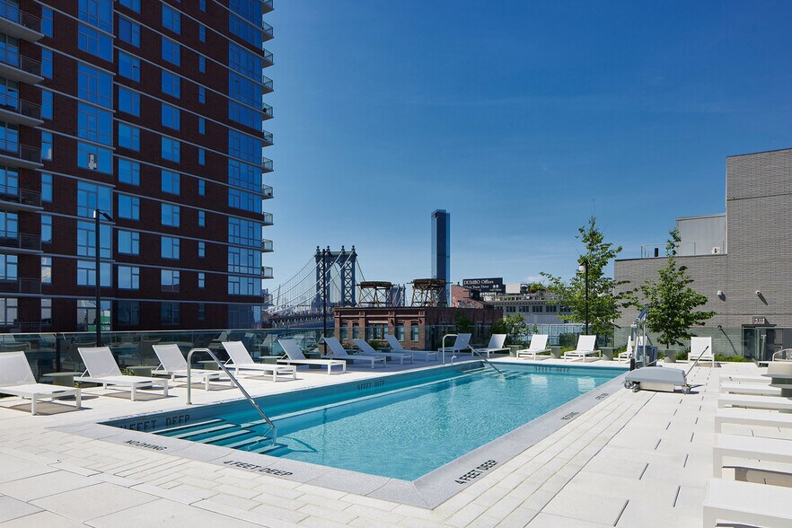 Building Photo - 160 Front St