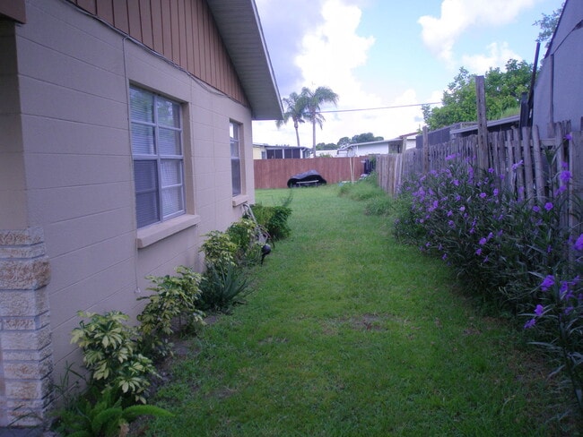 Building Photo - Newly renovated 2 bedroom duplex in Braden...