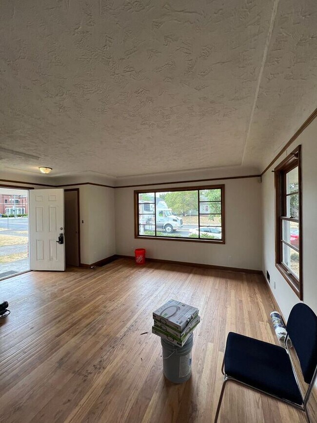 Building Photo - Reserve Now: Spacious, Newly Renovated 5-B...