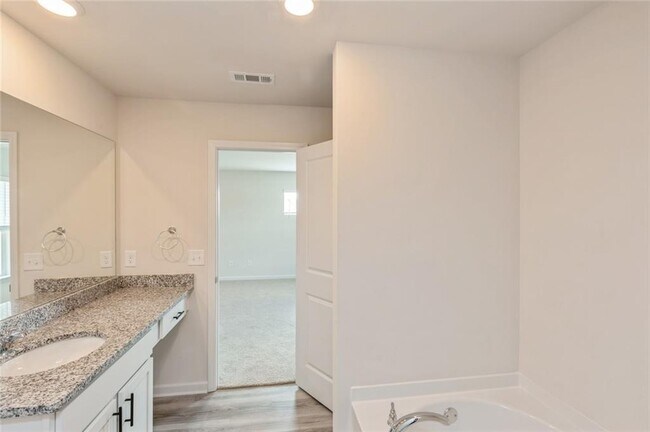 Building Photo - 612 Mackenzie Cv