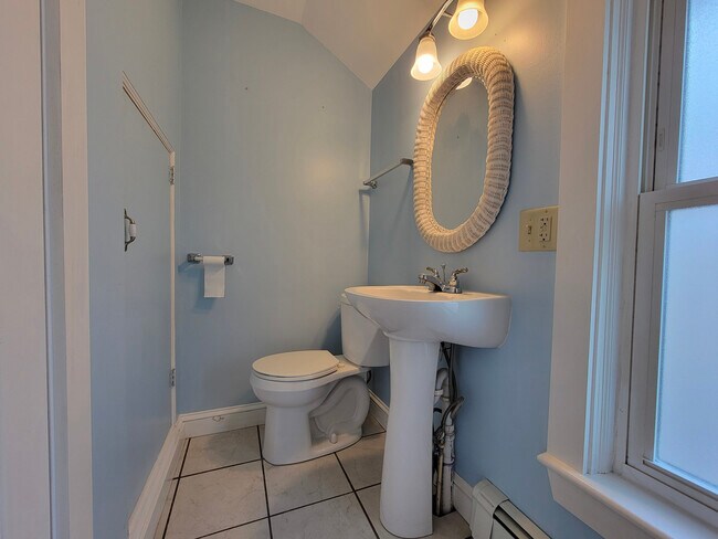 Building Photo - 271 W Main St