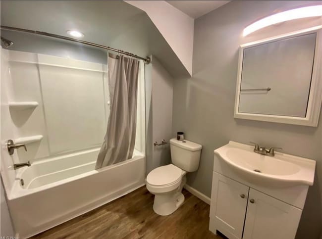 Building Photo - 217 N Huron St