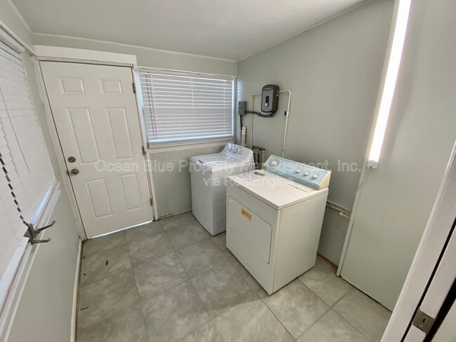 Building Photo - 740 52nd Ave N