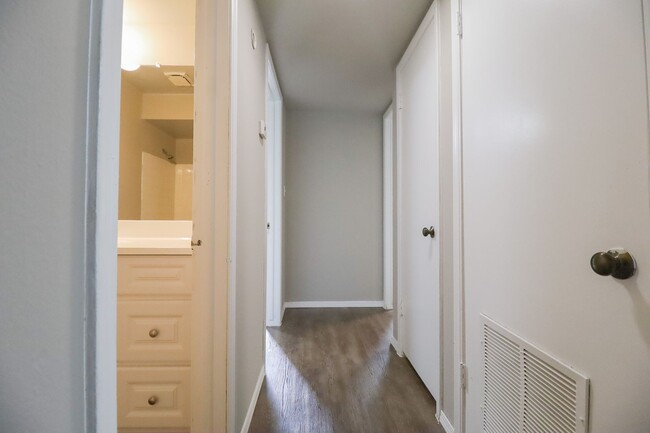 Building Photo - 2 Bed / 2 Bath Condo in Central Tulsa!