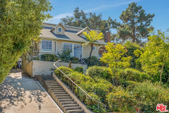 Building Photo - 3331 Bennett Dr