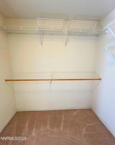 Building Photo - 1685 Southview Dr