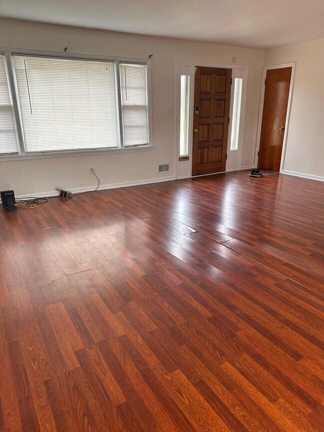 Building Photo - 3 BR/2.5BA | Newly Renovated Single Family Home | 1-Car Garage Parking | In Louisville!