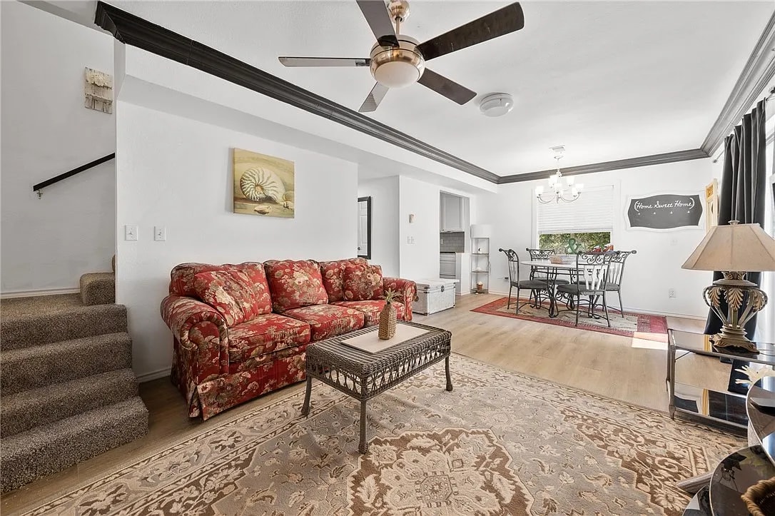 2nd floor living - 120 Retama Ln