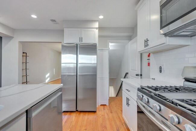 Building Photo - 3428 Dix St NE