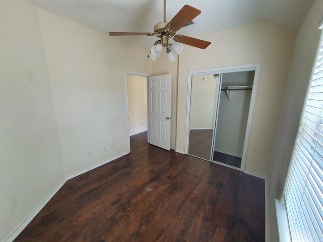 Building Photo - 16020 Fountainview Dr