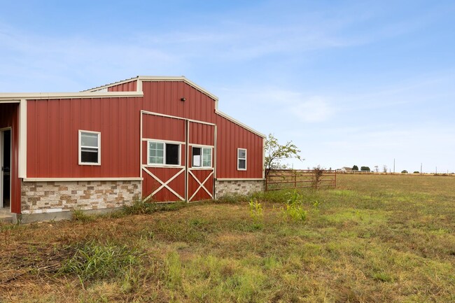 Building Photo - Beautiful Country Home with Horse Barn on ...