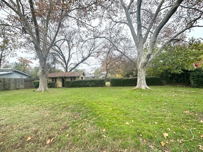 Building Photo - Updated 3 Bedroom 1.5 Bathroom Home in Desirable Arden Park!