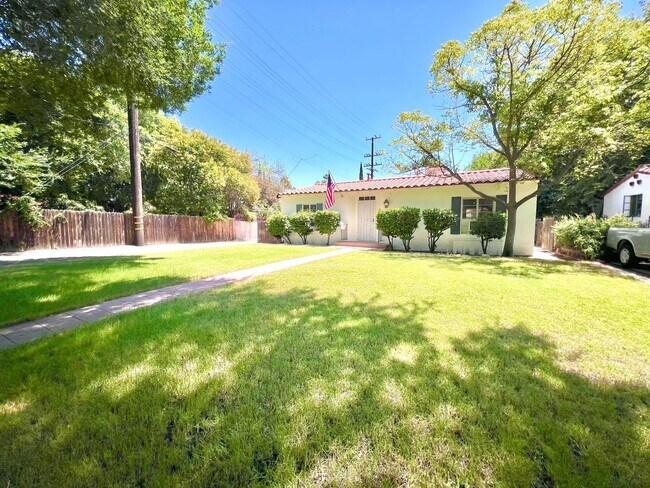 Building Photo - Cozy 2-Bedroom Home in San Bernardino $2,6...