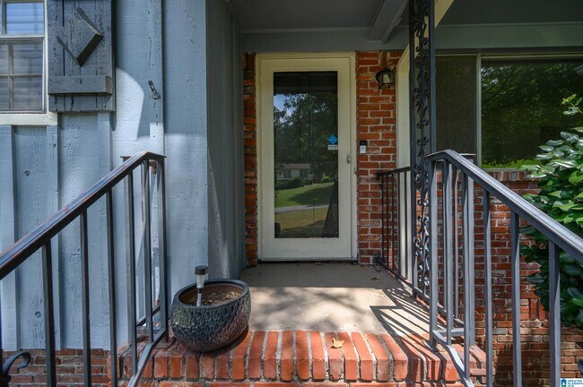 Building Photo - 1440 Hickory Ln