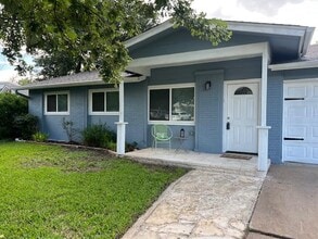 Building Photo - 6004 Blythewood Dr