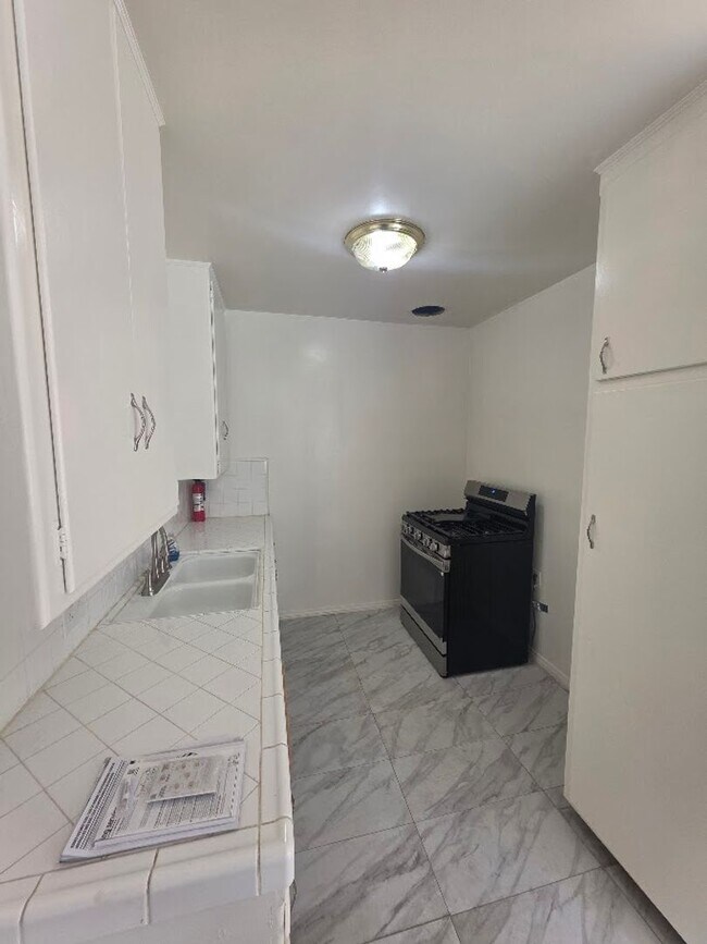 Building Photo - 1 BD 1 BA CONDO IN DOWNTOWN LONG BEACH