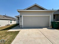 Building Photo - Gorgeous 3 Bed/2 Bath single story beauty,...