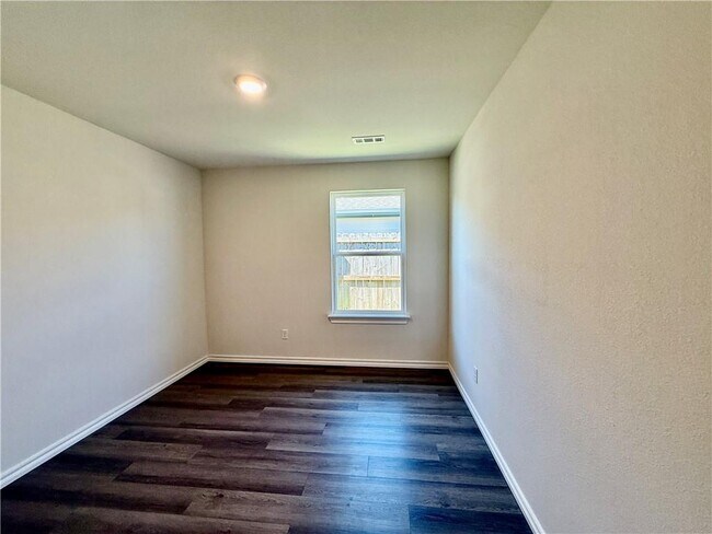 Building Photo - 1317 Chavis St
