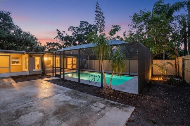 Building Photo - 1452 S Evergreen Ave