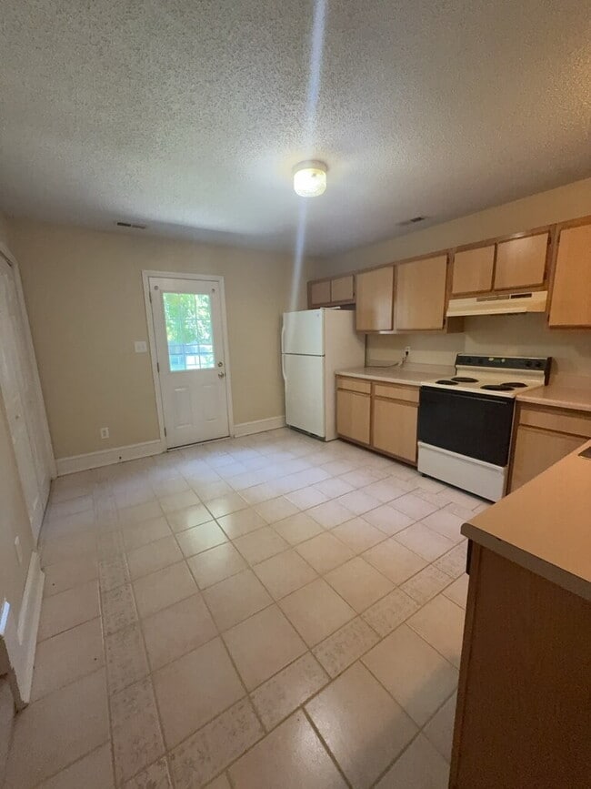 Building Photo - 1121 Pueblo Dr