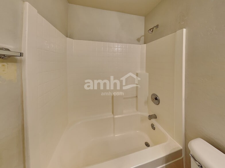 Building Photo - 10781 W Del Rio Ln