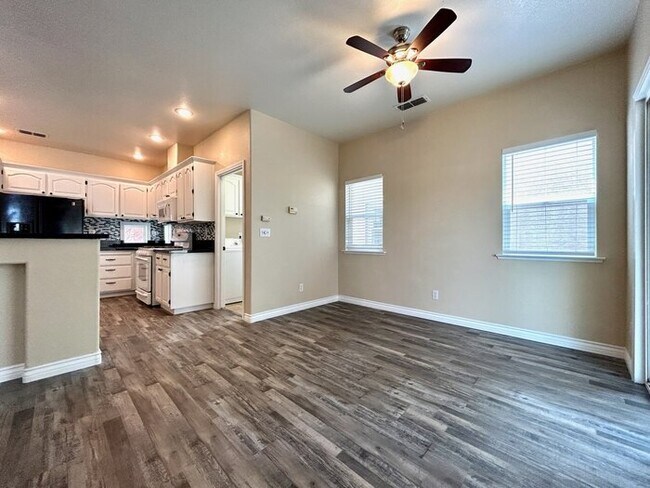 Building Photo - Gated Community! Beautiful 3bd/2.5bth in Folsom